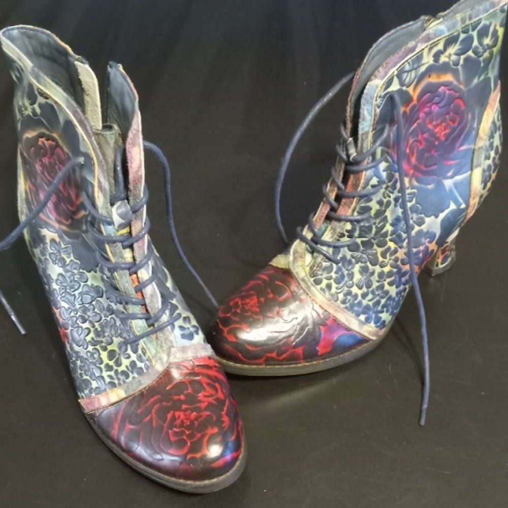 L'Artiste boots size 7.5 (38EU)